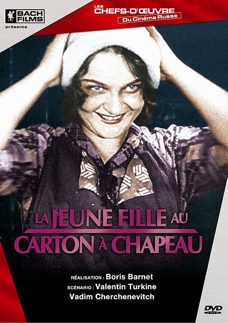 LA JEUNE FILLE AU CARTON A CHAPEAU